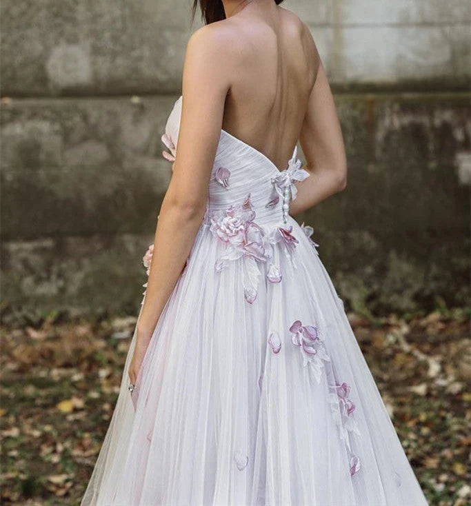 Classic Line Tulle Strapless Sweetheart Wedding Dresses With 3D Flowers