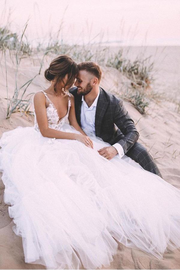 Layered Tulle Skirt Unlined Wedding Ball Gown With Deep V Neck Wedding Dresses