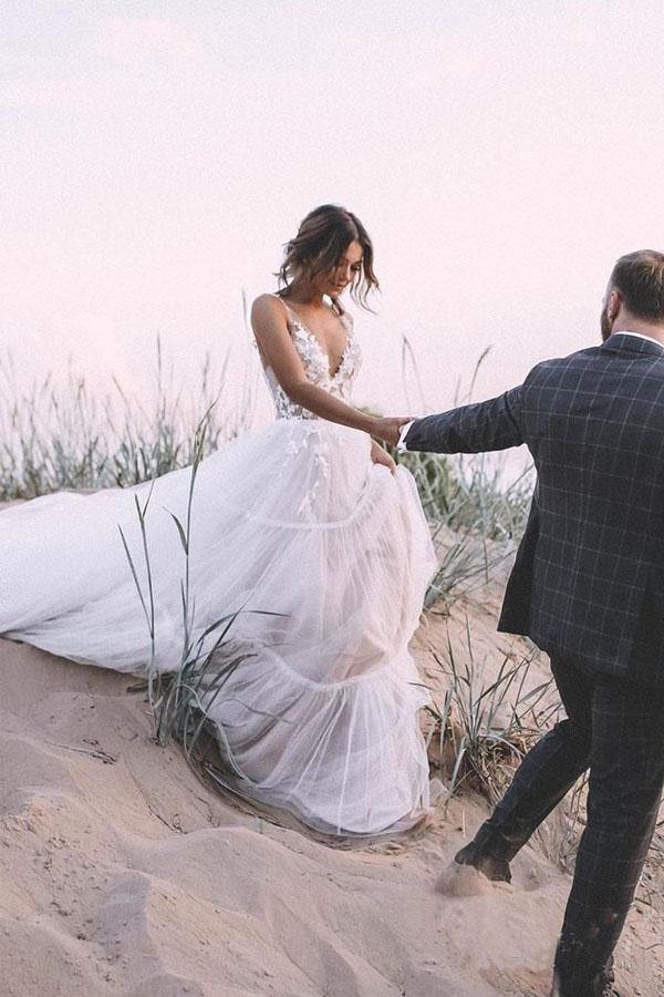 Layered Tulle Skirt Unlined Wedding Ball Gown With Deep V Neck Wedding Dresses