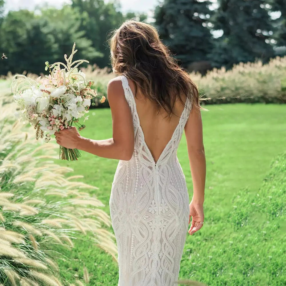 Mermaid V-Neck Backless Lace White Wedding Dresses With Court Train