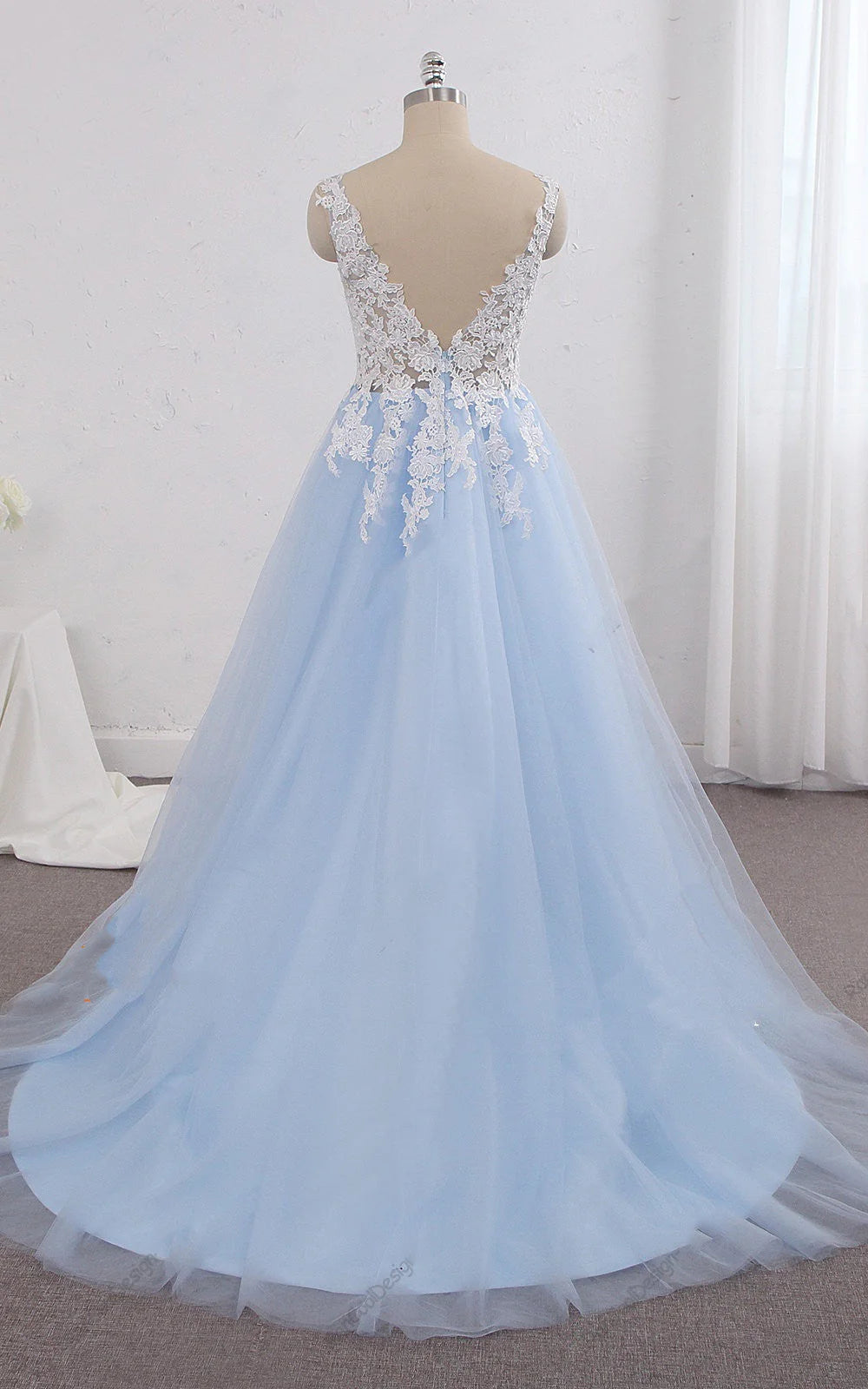 Prom Dress Tulle A-Line V-Neck Sweep Train With Appliques