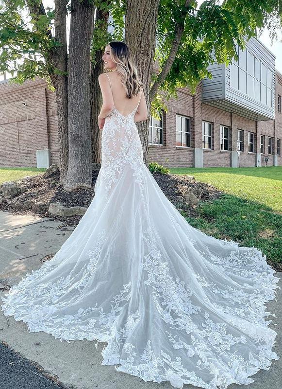 Spaghetti Straps Lace Open Back With Applique Sweep Train Wedding Dresses