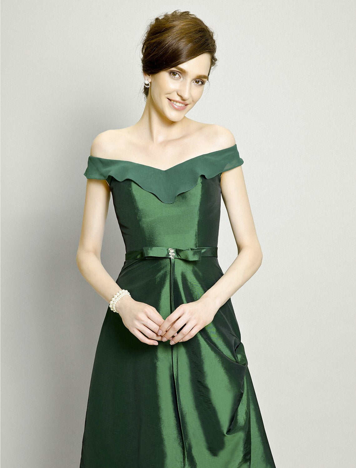 A-Line Mother of the Bride Dress Elegant High Low Off Shoulder Asymmetrical Chiffon Taffeta Short Sleeve with Pick Up Skirt Bow(s) Beading