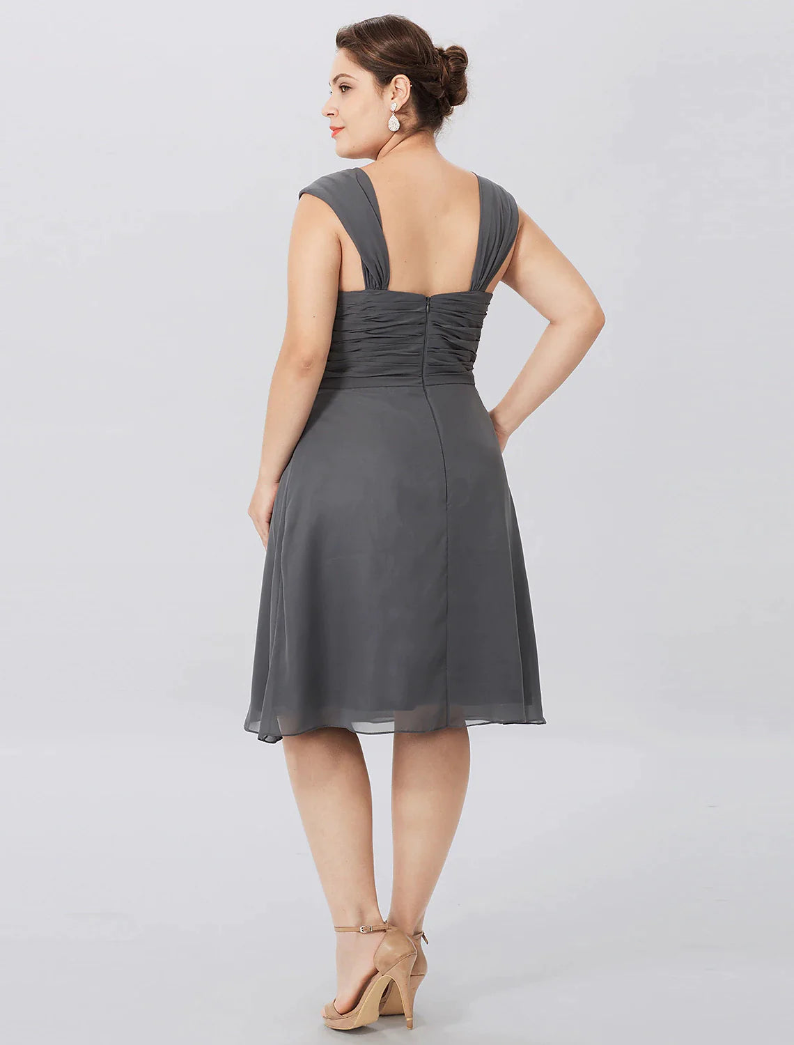 A-Line Mother of the Bride Dress Formal Plus Size Elegant Straps Knee Length Chiffon Sleeveless yes with Criss Cross Pleats