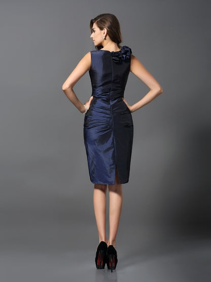 Sheath/Column V-neck Hand-Made Flower Sleeveless Short Taffeta Cocktail Dresses