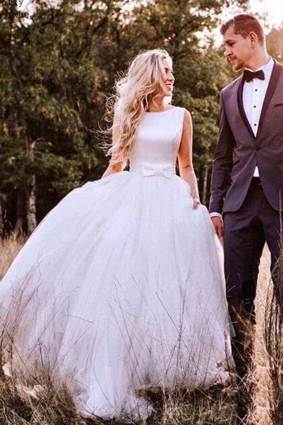 A Line Long Sleeveless Round Neck Tulle Wedding Dresses