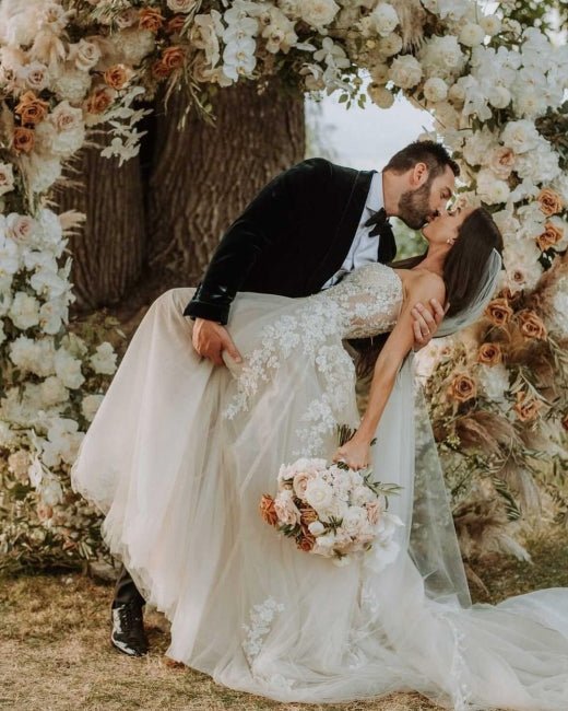 A Line Sweetheart Tulle Wedding Dress with Lace Appliques Long