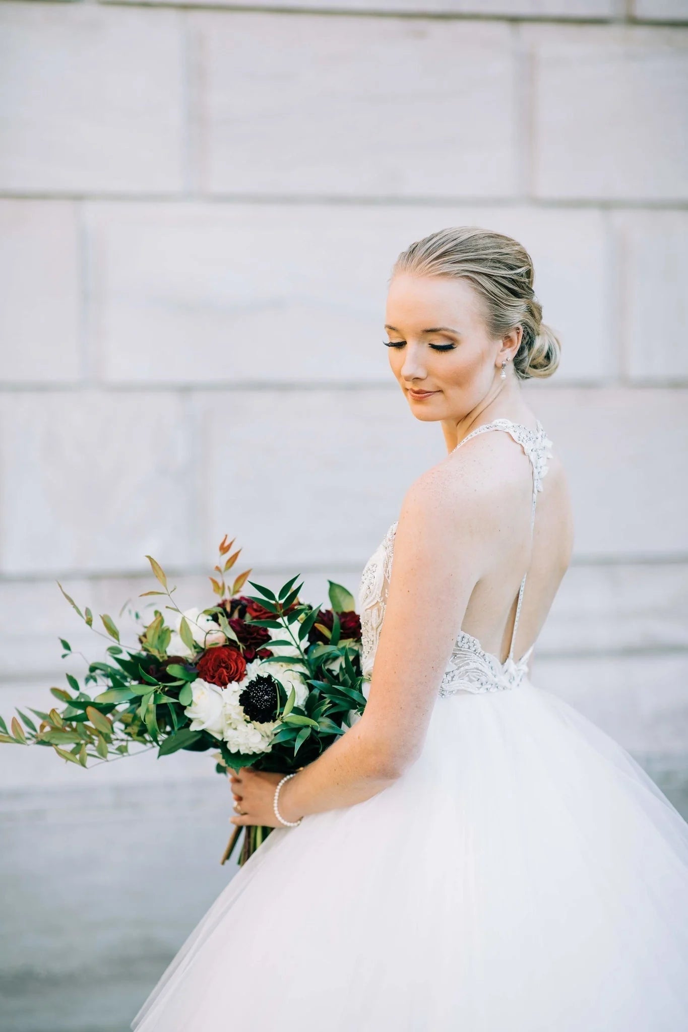 A Line Tulle Halter Wedding Dresses Sleeveless Backless V Neck Bride Dress