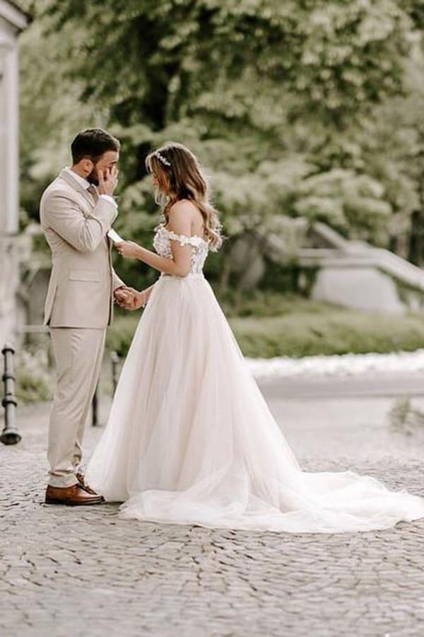 A-line Off the Shoulder Wedding Dresses With Lace Appliques