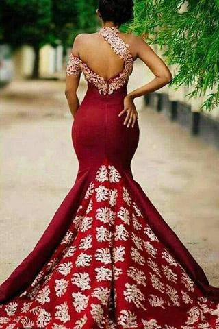 Charming Burgundy Halter Prom Dresses Mermaid Long Lace Appliqued Sleeveless Formal Dress