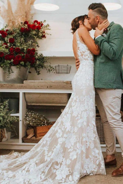 Elegant Mermaid Lace Appliques Straps V Neck Ivory Wedding Dresses