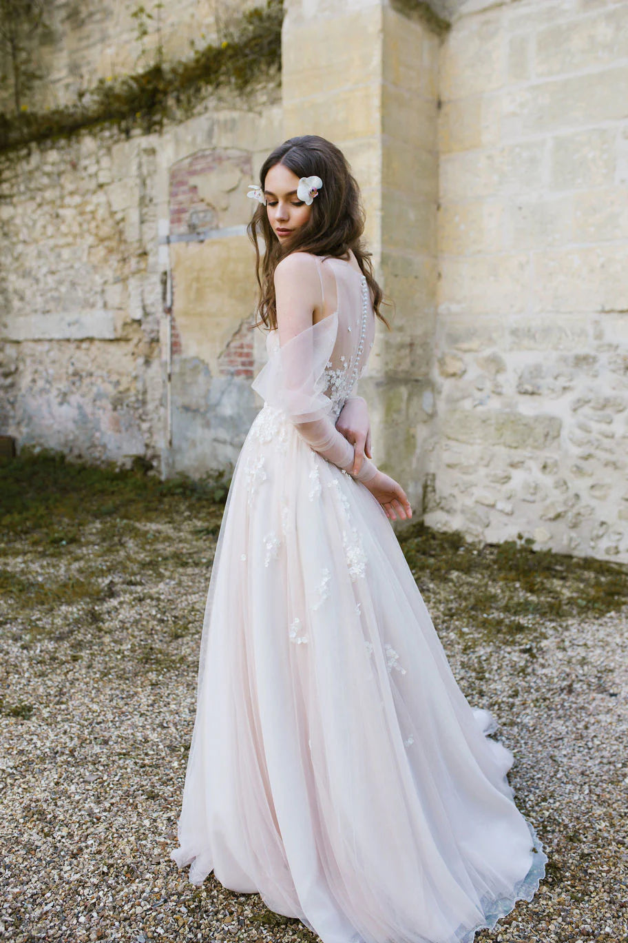 Elegant Scoop Neck Long Sleeves Tulle Wedding Dresses with Flower Bride Dress