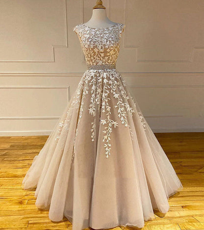 Prom Dress Tulle A-Line Scoop Neck Sweep Train With Appliques