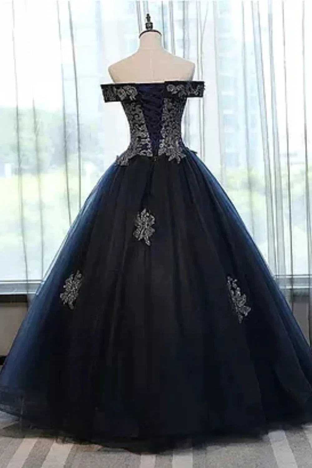 Quinceanera Dresses Off The Shoulder Lace Up Back Appliques Beads