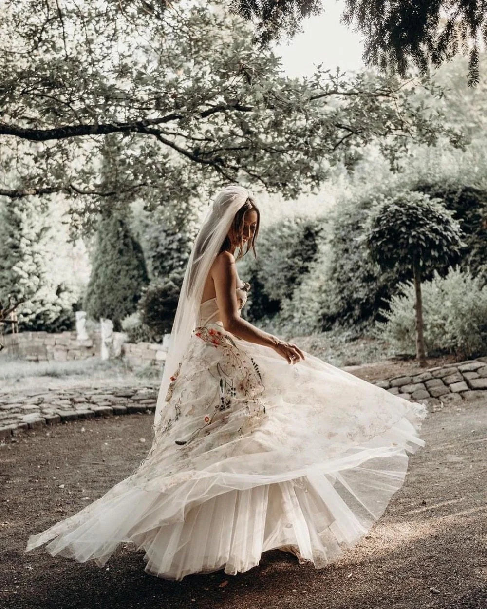 A Line Strapless Tulle Sleeveless Wedding Dress With Appliques