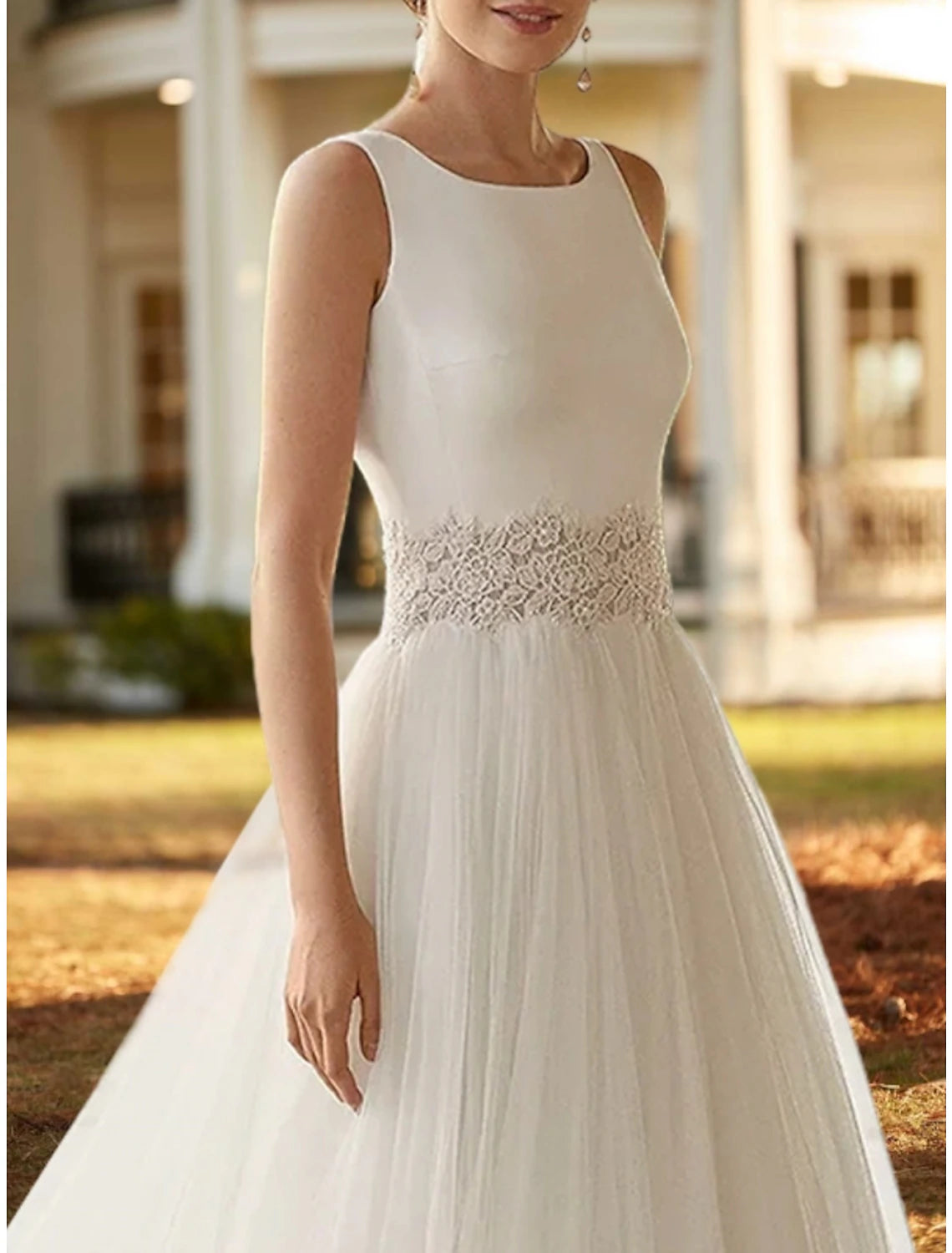 Hall Formal Wedding Dresses Sheath / Column Scoop Neck Sleeveless Court Train Lace Bridal Gowns With Pleats