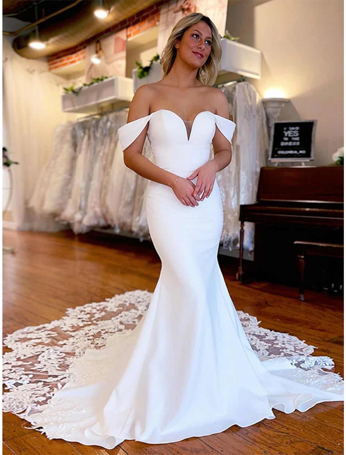 Formal Wedding Dresses Mermaid / Trumpet Off Shoulder Sleeveless Chapel Train Stretch Fabric Bridal Gowns With Appliques