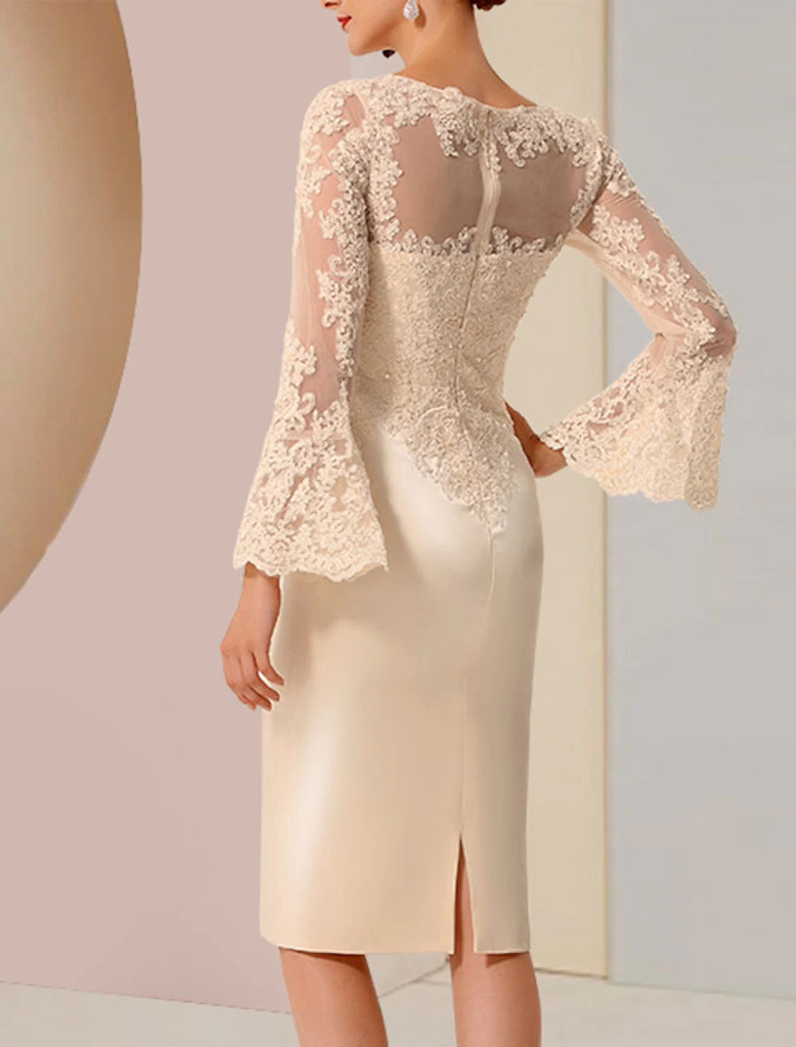 Sheath / Column Mother of the Bride Dress Fall Wedding Guest Vintage Luxurious Plus Size Jewel Neck Knee Length Satin Lace Long Sleeve with Beading Appliques