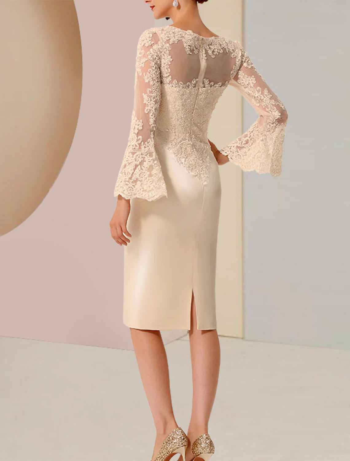 Sheath / Column Mother of the Bride Dress Fall Wedding Guest Vintage Luxurious Plus Size Jewel Neck Knee Length Satin Lace Long Sleeve with Beading Appliques