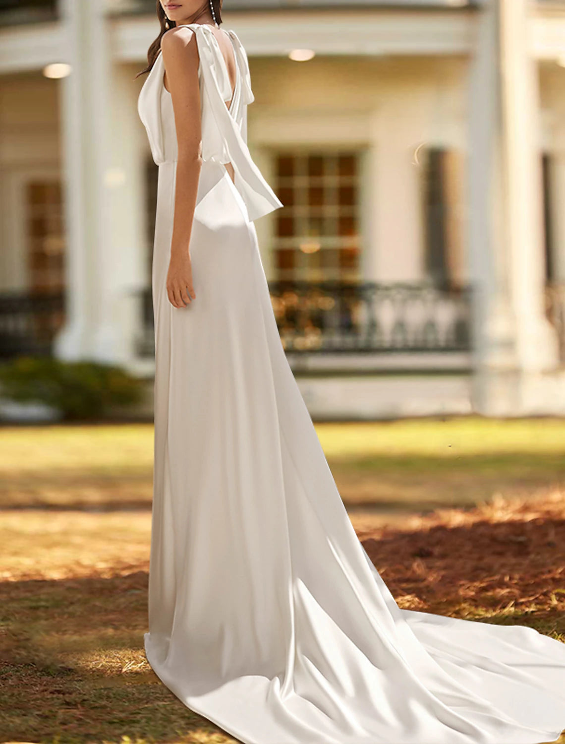 Beach Open Back Casual Wedding Dresses Sheath / Column V Neck Sleeveless Court Train Satin Bridal Gowns With Solid Color