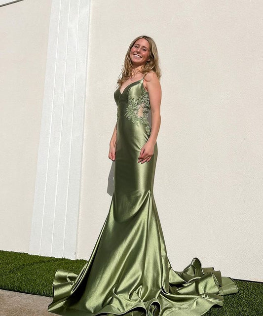 Mermaid Spaghetti Straps V Neck Satin Backless Evening Dress Charming Applique Prom Dresses