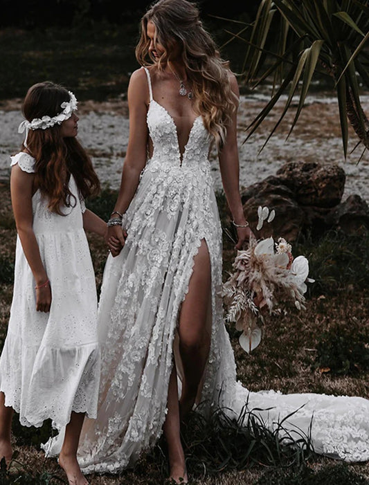 Beach Sexy Boho Wedding Dresses A-Line Sweetheart Camisole Spaghetti Strap Court Train Lace Outdoor Bridal Gowns With Appliques Split