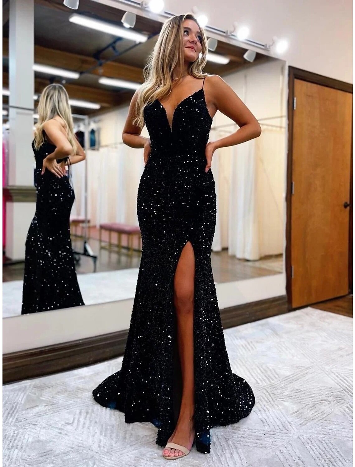 Mermaid / Trumpet Prom Dresses Sparkle & Shine Dress Formal Court Train Sleeveless V Neck Sequined Backless with Sequin Slit