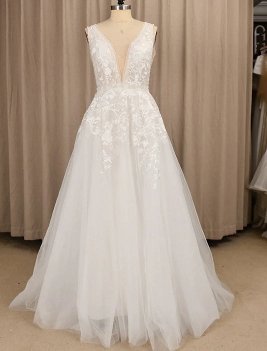 Beach Wedding Dresses A-Line V Neck Sleeveless Sweep / Brush Train Lace Bridal Gowns With Appliques