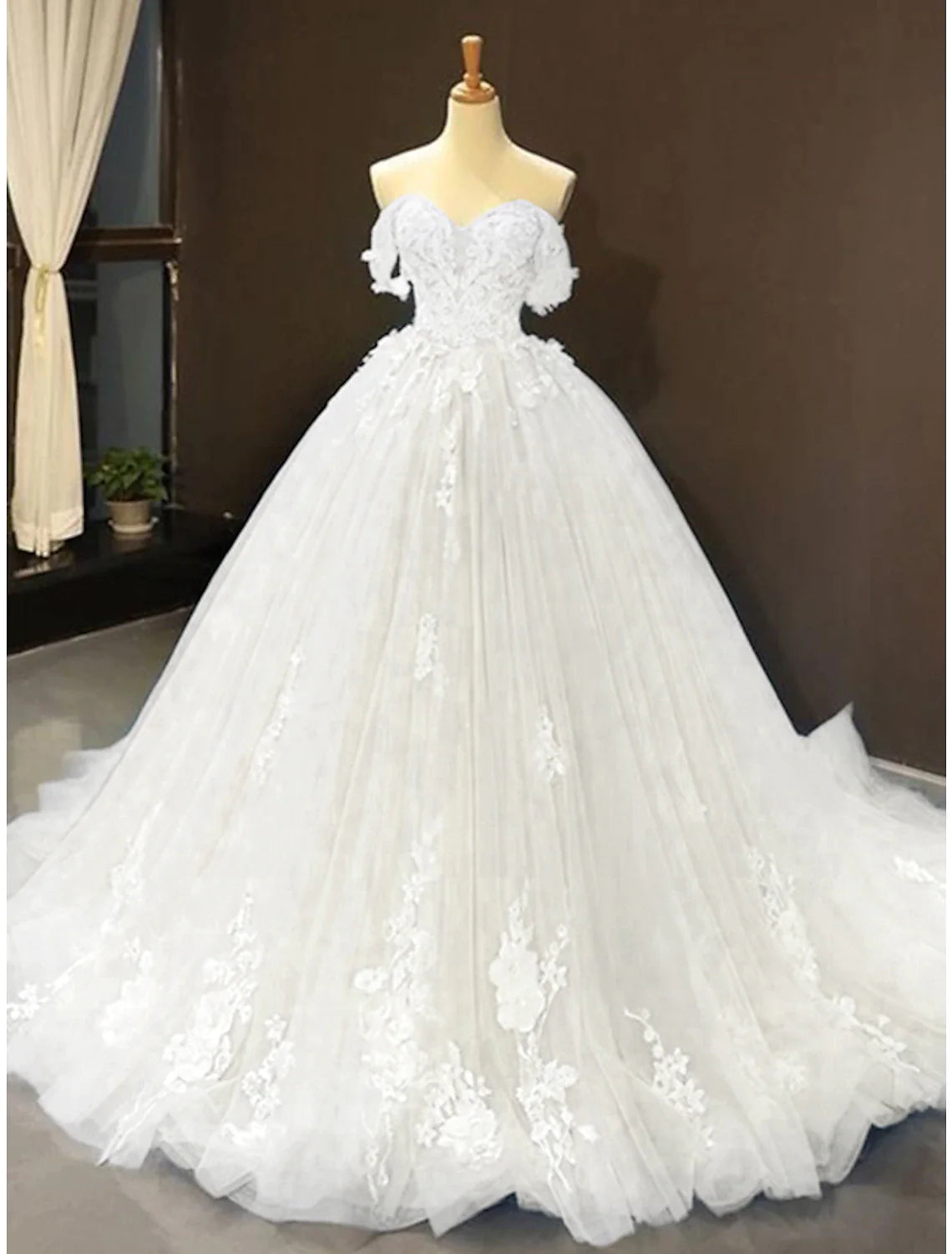 Ball Gown Prom Dresses Floral Wedding Dress Quinceanera Court Train Short Sleeve Sweetheart Lace with Pleats Appliques