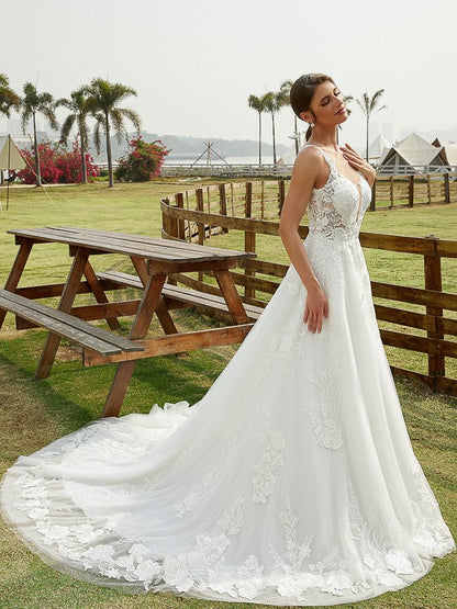 A-Line/Princess Tulle Lace Scoop Sleeveless Chapel Train Wedding Dresses