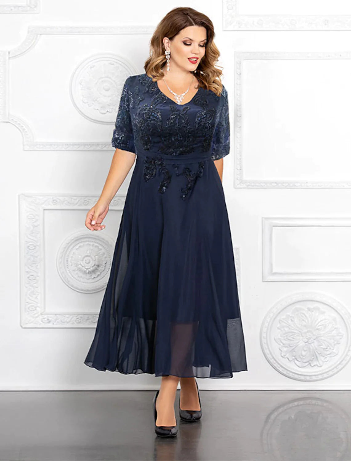 A-Line Mother of the Bride Dress Plus Size Elegant V Neck Ankle Length Chiffon Sequined Half Sleeve with Appliques