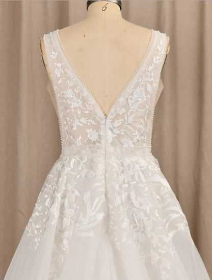 Beach Wedding Dresses A-Line V Neck Sleeveless Sweep / Brush Train Lace Bridal Gowns With Appliques